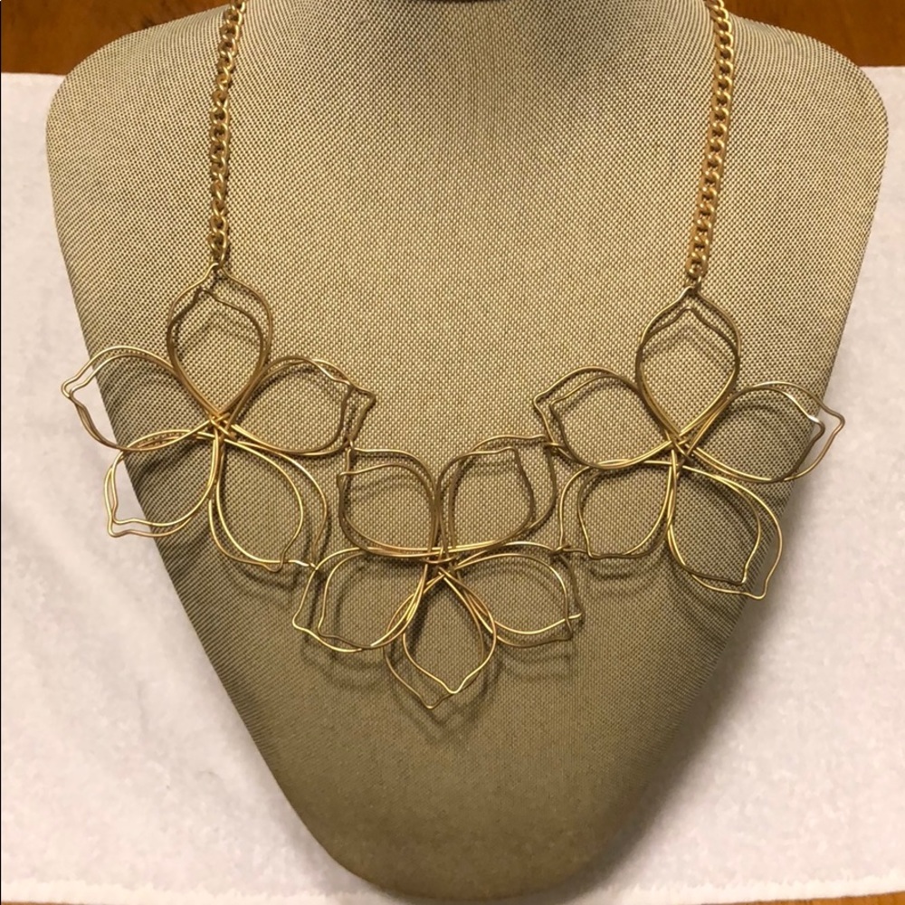 Statement flower necklace